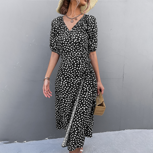 Zoë | Stijlvolle midi-jurk in de kleur Zwart voor dames in stijl ideaal voor de lente.