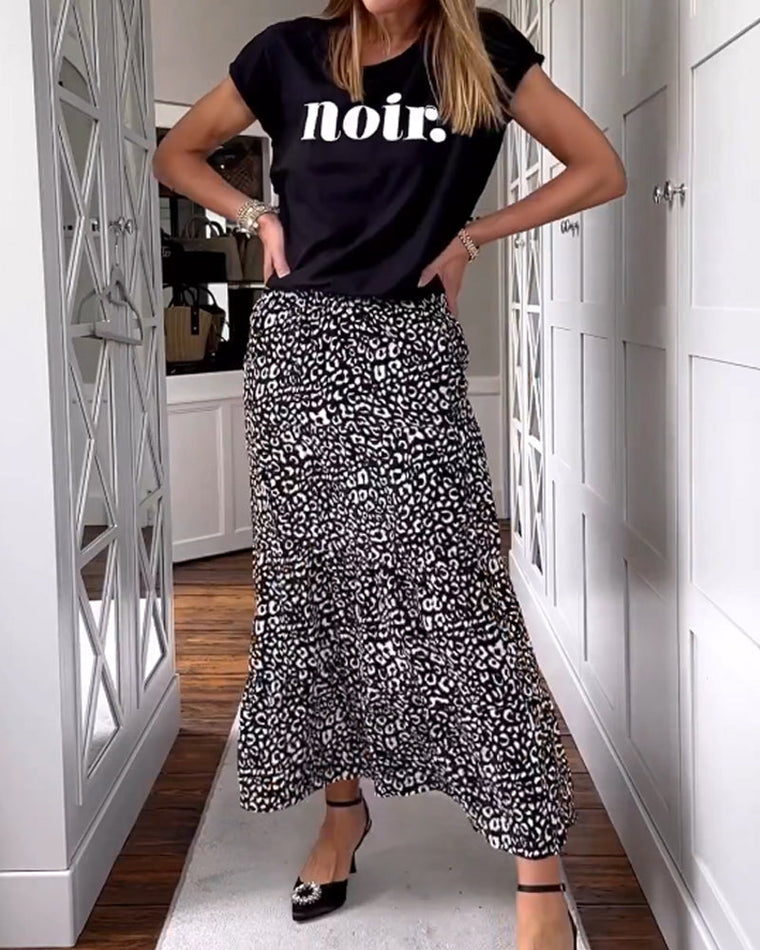 Casual bedrukte lange rok in de kleur Zwart voor dames in stijl ideaal voor de lente.