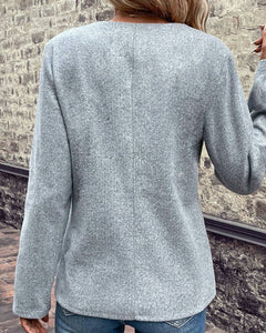 Elegante gebreide jas in een contrasterende kleur in de kleur Grijs voor in stijl ideaal voor de herfst.
