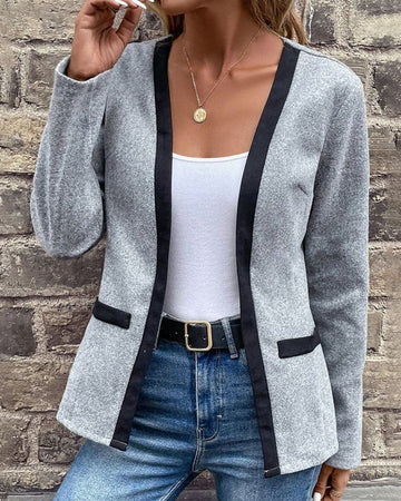 Elegante gebreide jas in een contrasterende kleur in de kleur Grijs voor in stijl ideaal voor de herfst.
