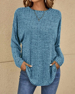 Eleonora | Top met ronde hals en lange mouwen in de kleur Blauw voor dames in stijl ideaal voor de herfst.