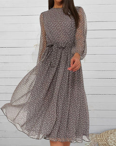 Isabelle | Elegante losse jurk met stippen in de kleur Koffie voor dames in stijl ideaal voor de herfst.
