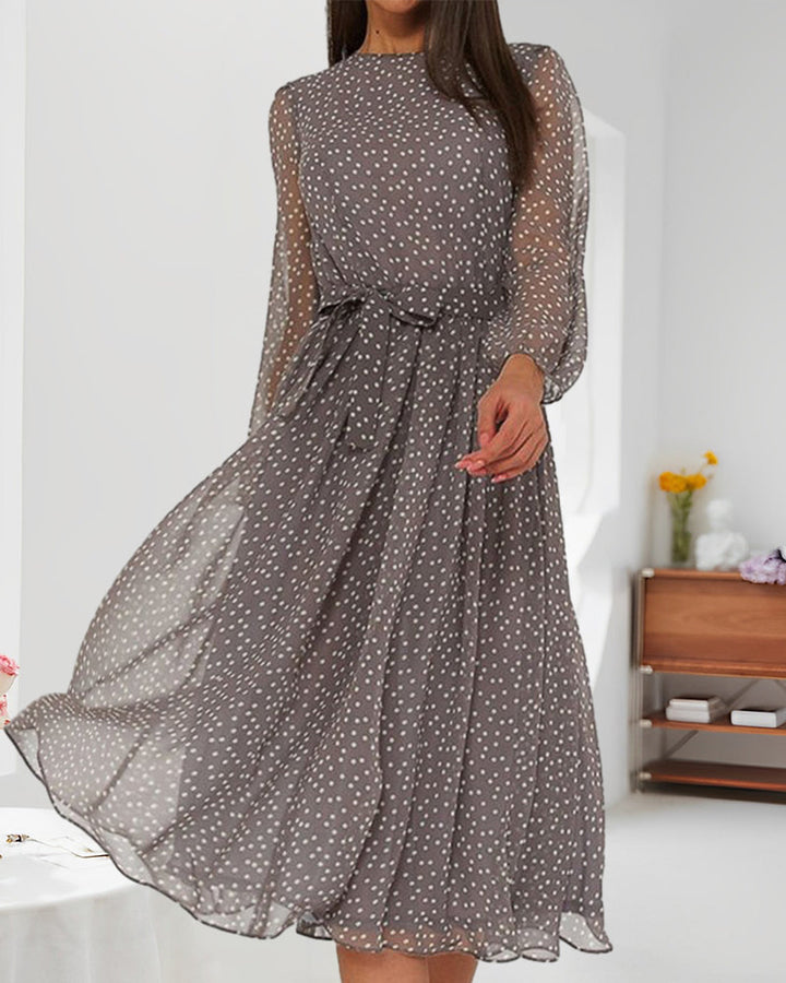 Isabelle | Elegante losse jurk met stippen in de kleur Koffie voor dames in stijl ideaal voor de herfst.